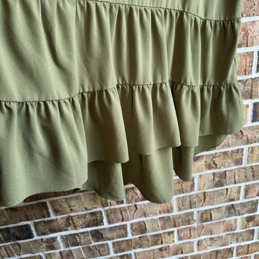 Elegant Green Tunic Top with Flowing Silhouette - Picture 6 of 6